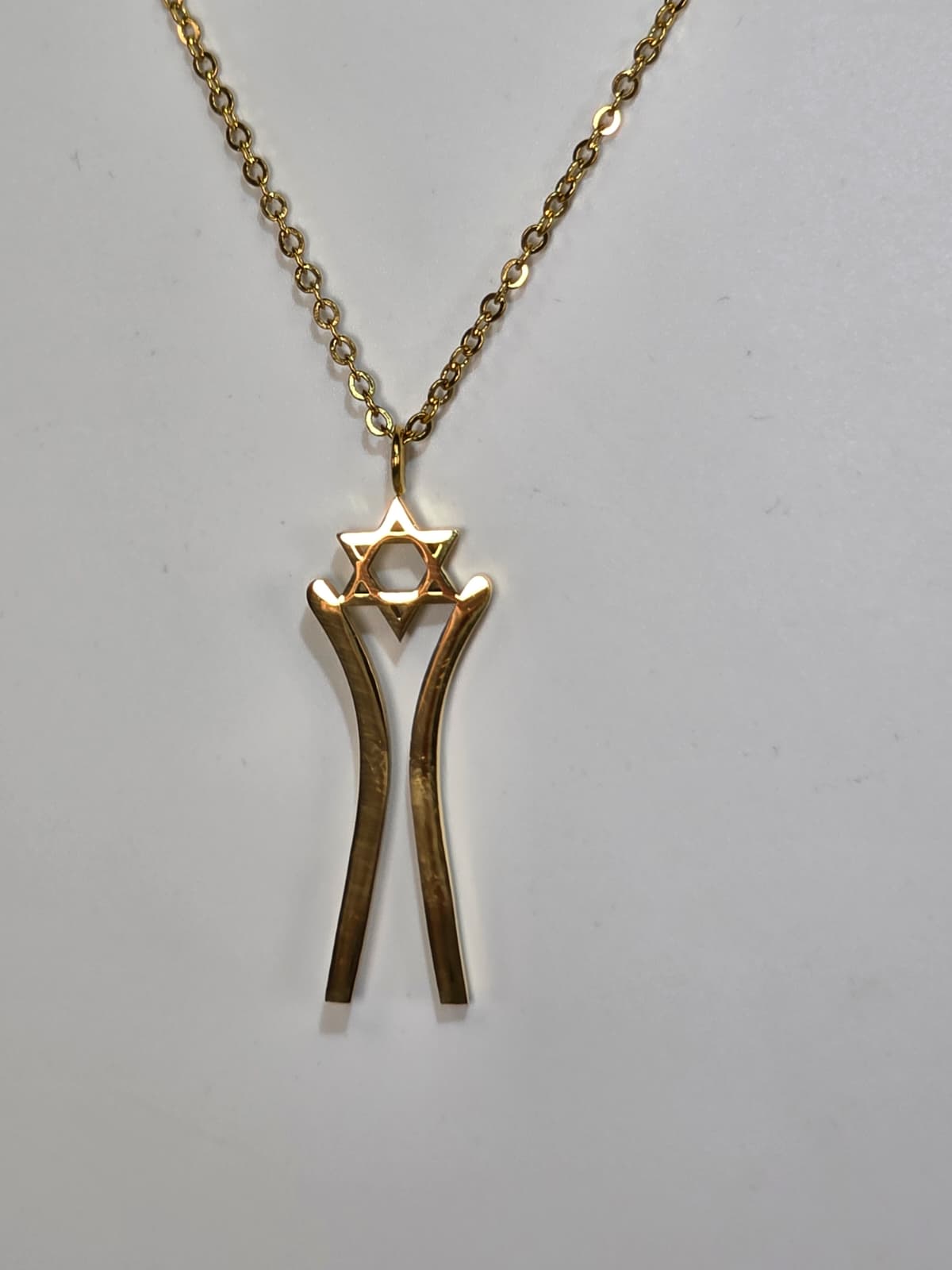 Star Dancer Pendant 10K gold chain flat lay detail